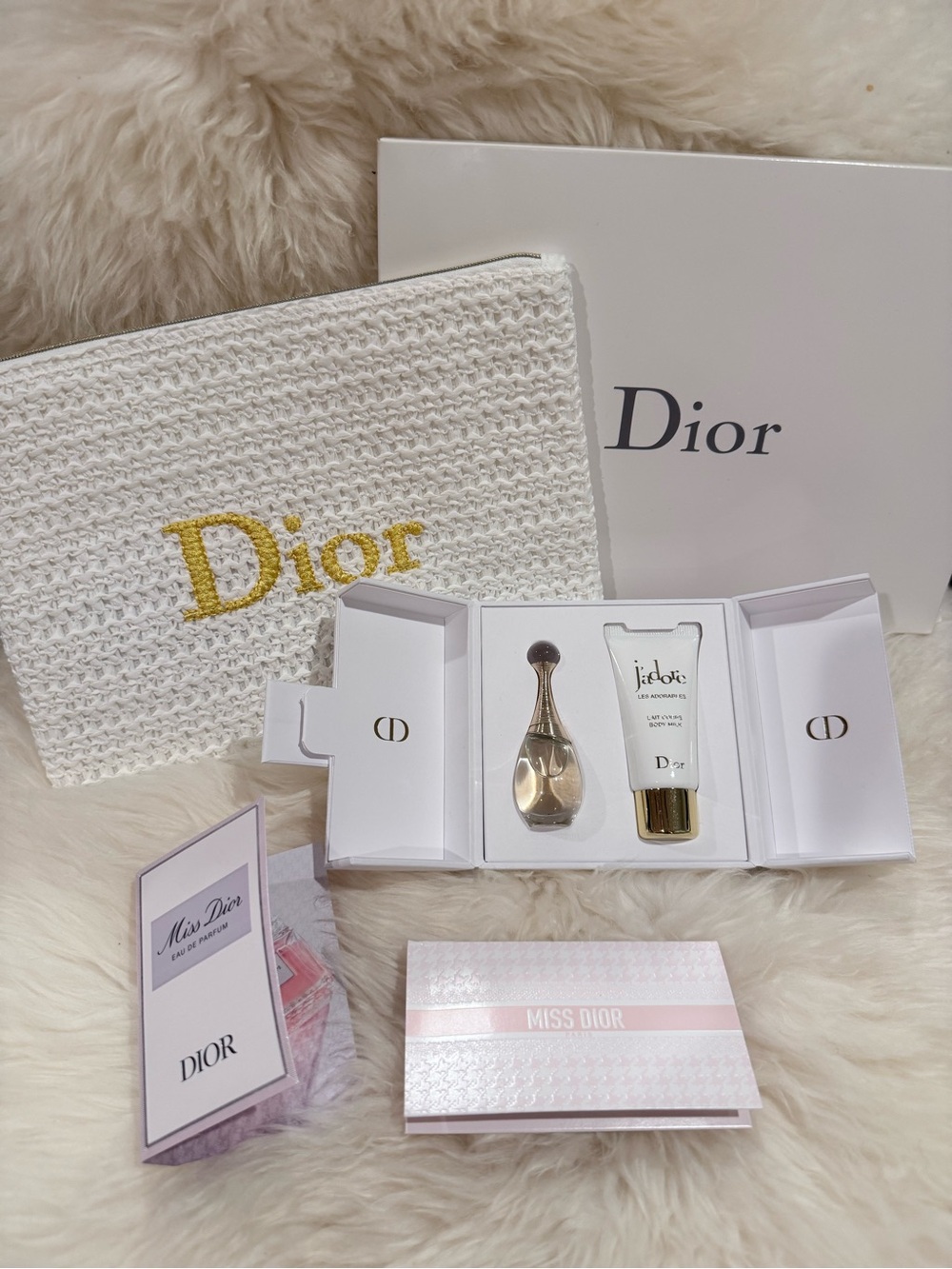 Dior straw pouch with small perfume gift set